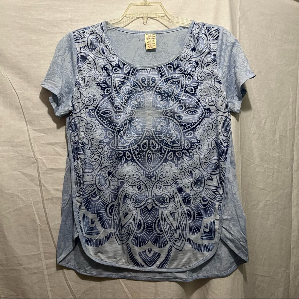 Light blue mandala tee shirt 🟦